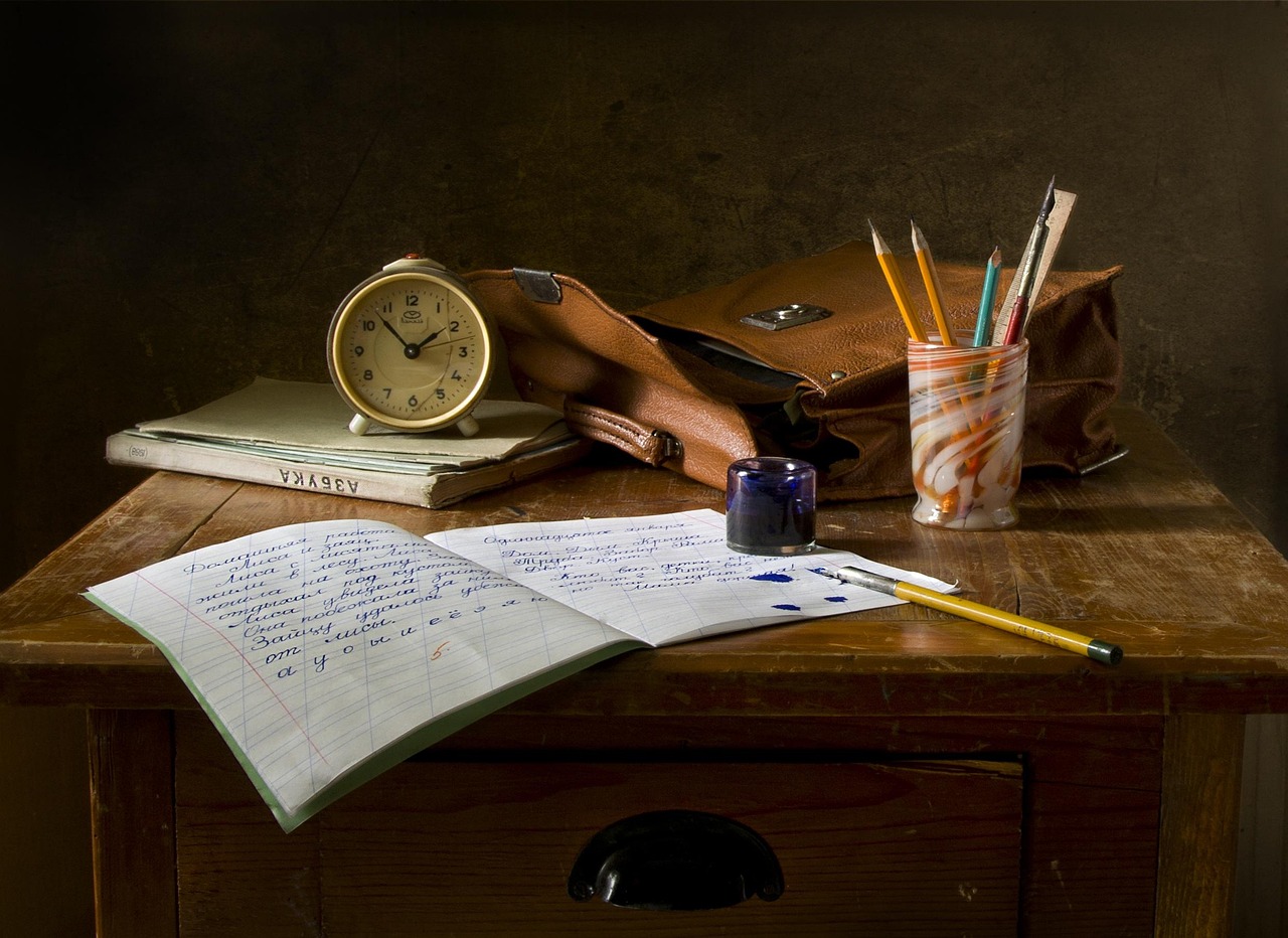 A minimalist desk setup with a fountain pen and a notebook ready for planning.